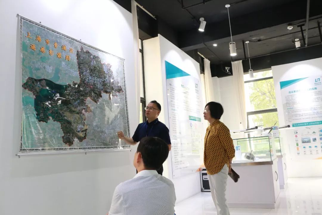 上海市青浦區(qū)政協(xié)主席李華桂一行蒞臨普適導(dǎo)航調(diào)研(圖2)