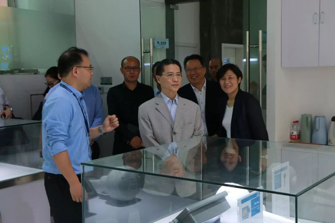 上海市政協(xié)副主席周漢民一行蒞臨普適導航調(diào)研(圖1)