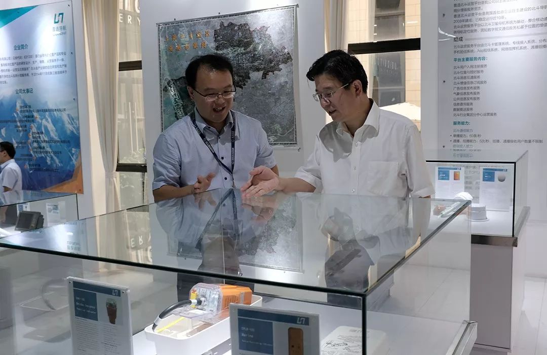 寧波市經(jīng)信委黨委書記、主任陳炳榮一行到普適導(dǎo)航調(diào)研(圖2)