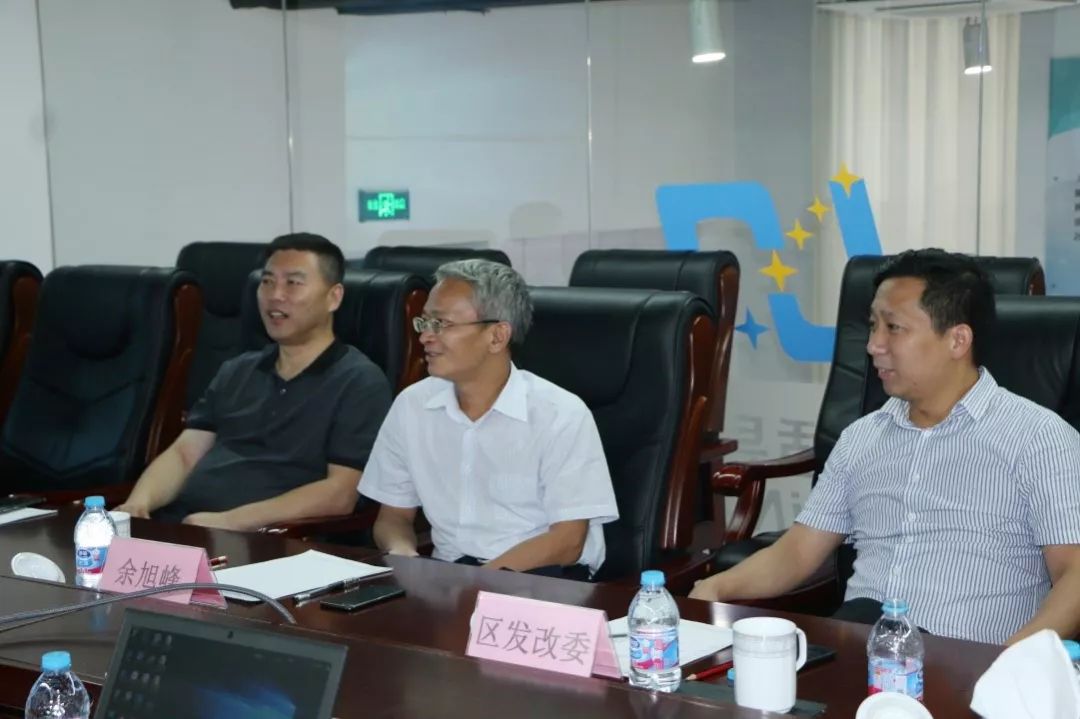 青浦區(qū)委常委、副區(qū)長余旭峰到普適導航調(diào)研(圖1)